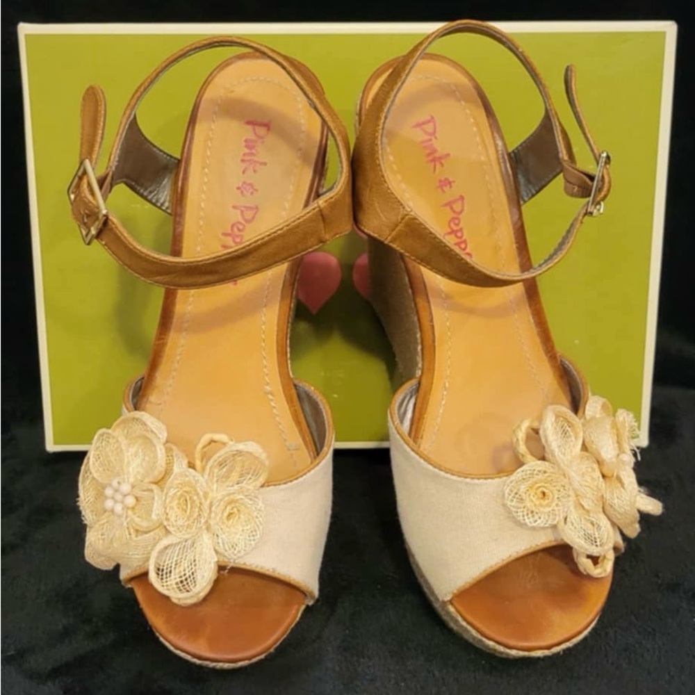 Naturalizer Tan and Black Wedge Shoes
